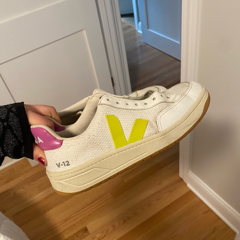 Veja V12